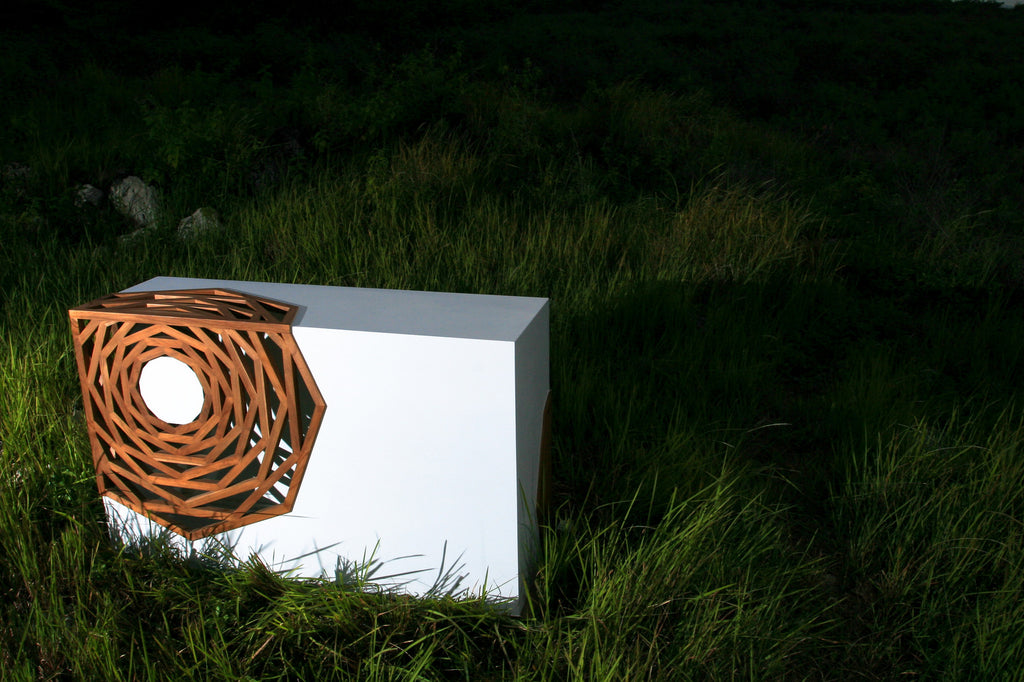 White Hanako Console Table Oggetti