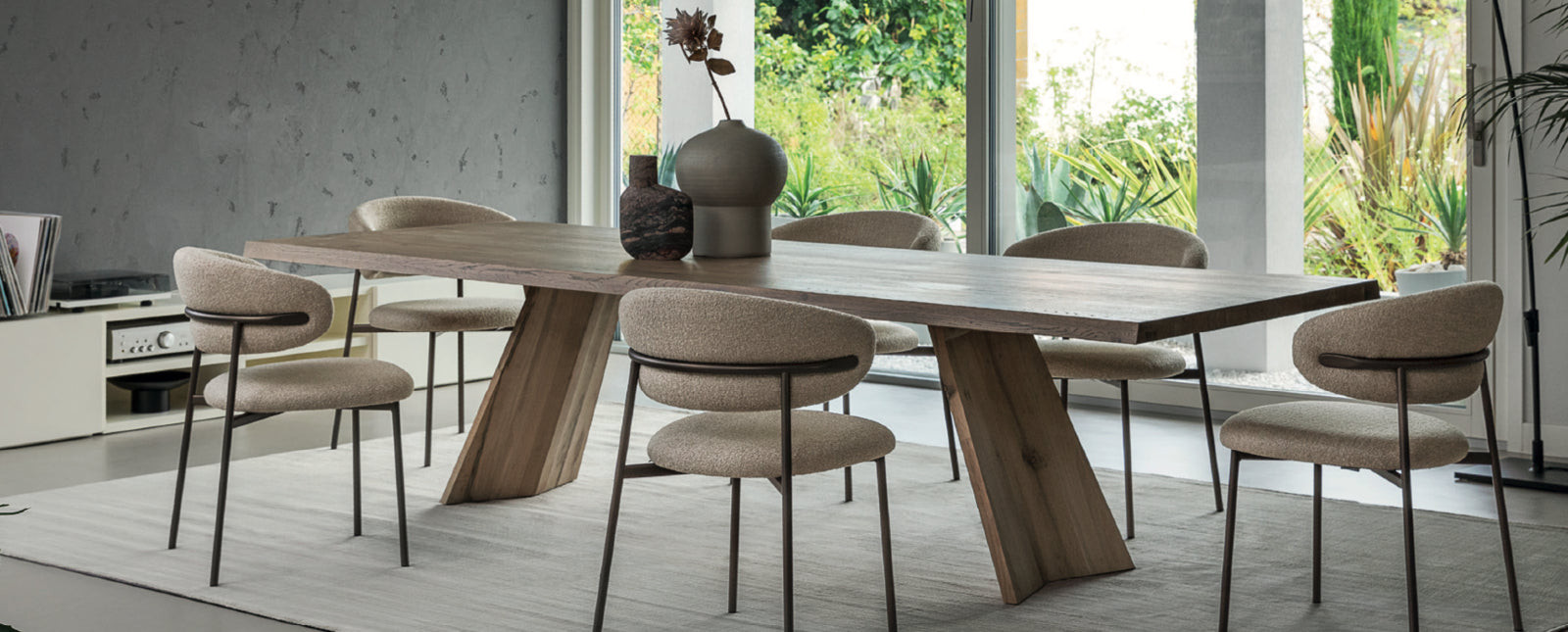 Calligaris Icaro Dining Table and Oleandro Dining Chairs